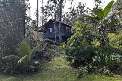 Image de Gorgeous, Newly Built, Cabin- Off the Grid & 10 Minutes from Black Sand Beaches!