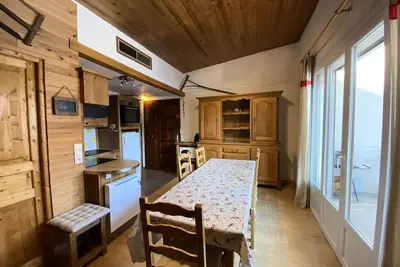 Image de T2 de 6 couchages idéalement situé au cœur de la station, avec place de parking privée couverte