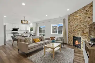 Image de Stylish and Contemporary Retreat on 223rd Place Se - Perfect Getaway Spot #41847