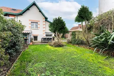 Image de Arcachon, Ville D’Automne – A Proximite Du Quartier L’Aiguillon Et De La Plage!