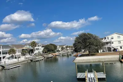 Image de Cozy 5br-2ba Cottage on Canal, Private Heated Pool, Private Boat Dock