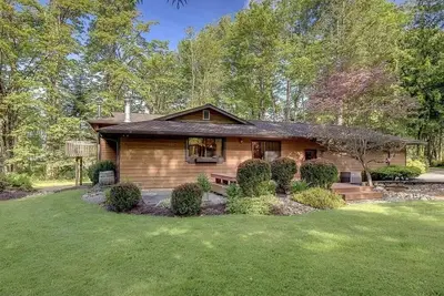 Secluded 4b Home + 5ac of Serene Nature in Redmond