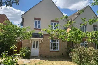 Image de Oxford four beds family and pets friendly home with driveway parking