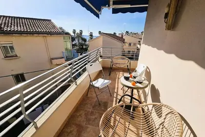 Image de Bel appartement avec balcon à 300m de plage, climatisation, internet. . .