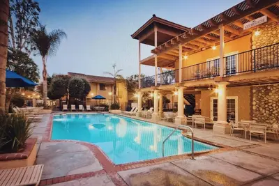 Image de Charming 2-bedroom hotel suite next to Disneyland in marvelous Anaheim