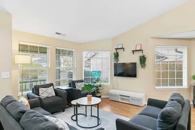 Image de 3b2b Cascadia Retreat｜Garage Access｜Washer&Dryer｜Mainfloor bedroom #42006