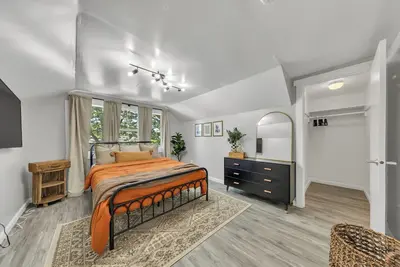 Image de Charming 2-bedroom duplex apt with WiFi, Ac in peaceful Oak Park Sacramento