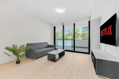 Image de Sunny 2 Bedroom Apt with Parking in Rouse Hill