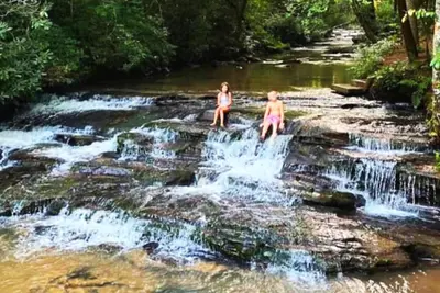 Image de Waterfall Retreat Cabin 1, Blue Ridge Mountains, Sleeps 5-Pet Friendly-Wifi