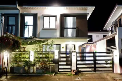 Image de 2-bedroom stylish house in peaceful San Pablo City with WiFi, Ac & Full Kitchen