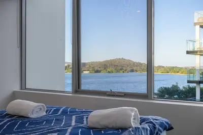 Image de Lakefront Modern 2 Bdr Apt with 2 Parking Kingston
