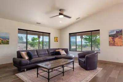 Image de Pool, Sauna, Hot Tub, King size beds, Bbq, easy access to Sedona@Dark Sky Ranch!