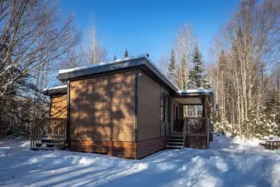 Image de Chalet paisible sur le bord du lac