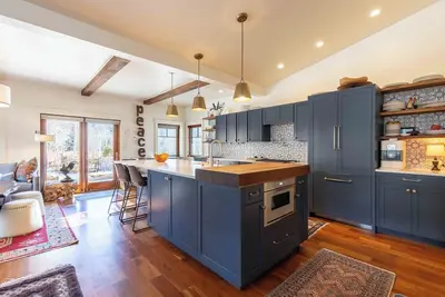 Elegant Mid-Valley Retreat Near World Cup Action