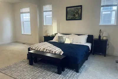 Image de Cozy NextGen unit in Erie- groups of friends, work trips, and couples