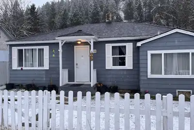 Image de Aged like fine wine - charming home close to Silver - your home away from home