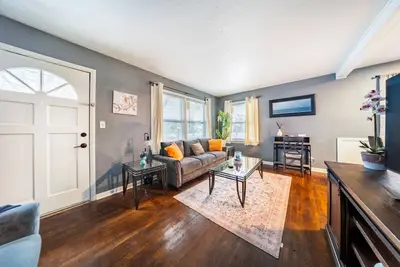 Image de South Euclid Spacious 3 Br 1. 5 Bath Ranch Home