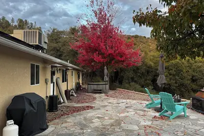 Image de Charming 4BdRm house- Views, WiFi, HotTub, King bed, Ev Charg, Pool table, bunkbeds