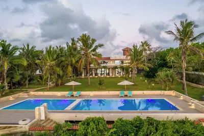 Image de Pranaa: A serene 5-bedroom retreat in Kilifi, blending luxury and tranquility.