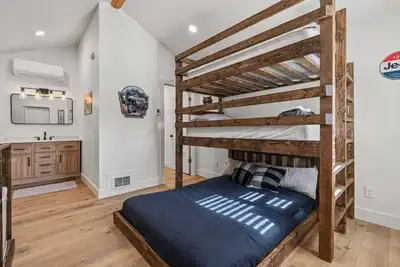 Image de #2 Jeep Cabin! Newly Remodeled! Ac! Sleeps 4!