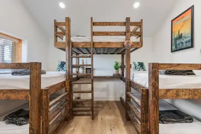 Image de #8 Bigfoot Cabin! Newly Remodeled! Ac!