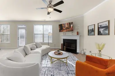 Image de Spacious 5b3b｜Lush Backyard｜Garage & Street Parking｜Newly Renovated #41985