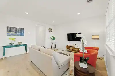 Tranquil Oak Garden On Baum Dr #42168