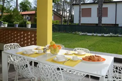 Image de Appartement en bord de mer meublé avec goût avec jardin