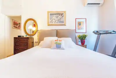 Image de 3-bedroom apartment in charming Roma with WiFi, Ac