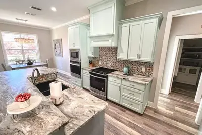 Image de Aloha Pines Summary: