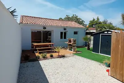 Image de Maison clôturée dans un lieu tranquille à deux pas des commerces et de la plage