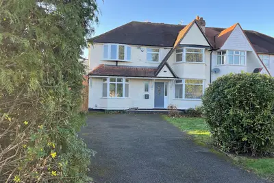 Image de 6 Bedroom Luxury Home in central Solihull\n