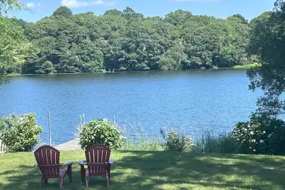 Image de New Listing! Pond Front 4bd--A/C, Deck, Hot Tub & Dock, Right on Queen Sewell Pond