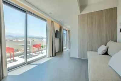 Image de Sky-High Central Penthouse w. Stunning Views - 04