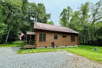 Image de Quiet area! Creek front rental! Convenient distance to town!