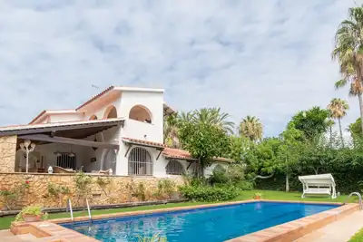 Image de Villa Roses R212 with large garden and private pool 600 meters from the beach
