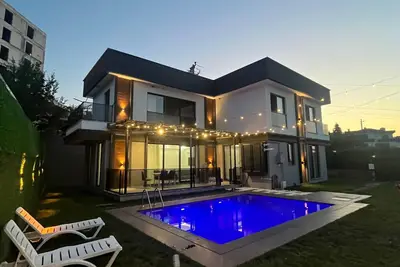 Image de Isıtmalı Havuzlu -Kartepe- Lüks Villa