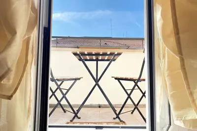 Image de Entire apartment max 4 people - 1 minute from Metro A \"Giulio Agricola\"