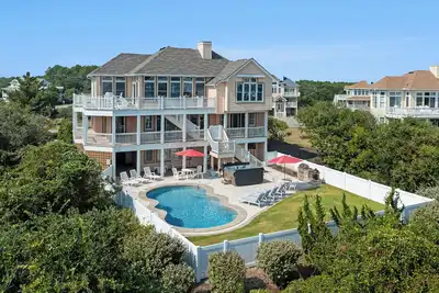 Image de Sea Spot: Saltwater Pool, Hot Tub, Beach Club Access