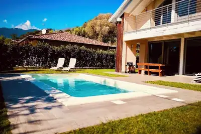 Image de Villa Gialla mit Pool, 100 mt vom See