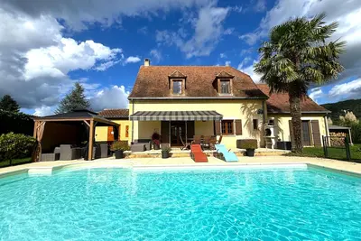 Image de Charmante maison avec piscine privée et jardin clos à 10Km de Sarlat