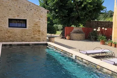 Image de Mas en Provence bassin source et jardin clos