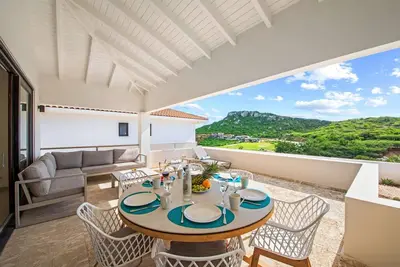 Image de Greenview 19 - at Blue Bay Curaçao Golf & Beach Resort in this stunning 3-bedroom penthouse