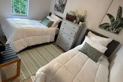Image de 2 Beds-Twin Room- 10 Min to the Beach, Shop & Dine