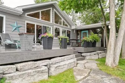 Image de Waterfront Beach House on Sturgeon Lake