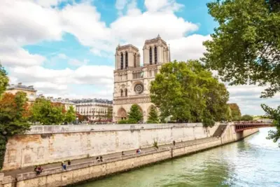Image de French Elegance At Place Dauphine - Just Steps Away From Notre Dame Cathedral