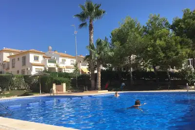 Image de Family-friendly house with shared pool and many restaurants nearby