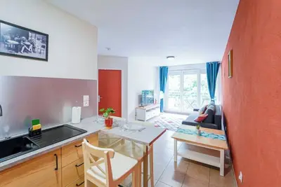 Image de The Red Home 10mn Disney Parking Privee.