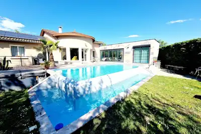 Image de Villa sur bords de Saône à Collonges-au-Mont-d'Or : Piscine, Chalet et Jardin