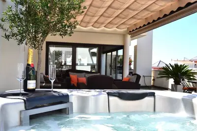 Image de Rsh14a - Terrace with hot tub and fantastic views